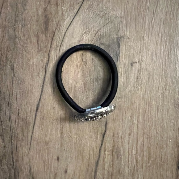 Brighton Ponytail Holder - Picture 3 of 5